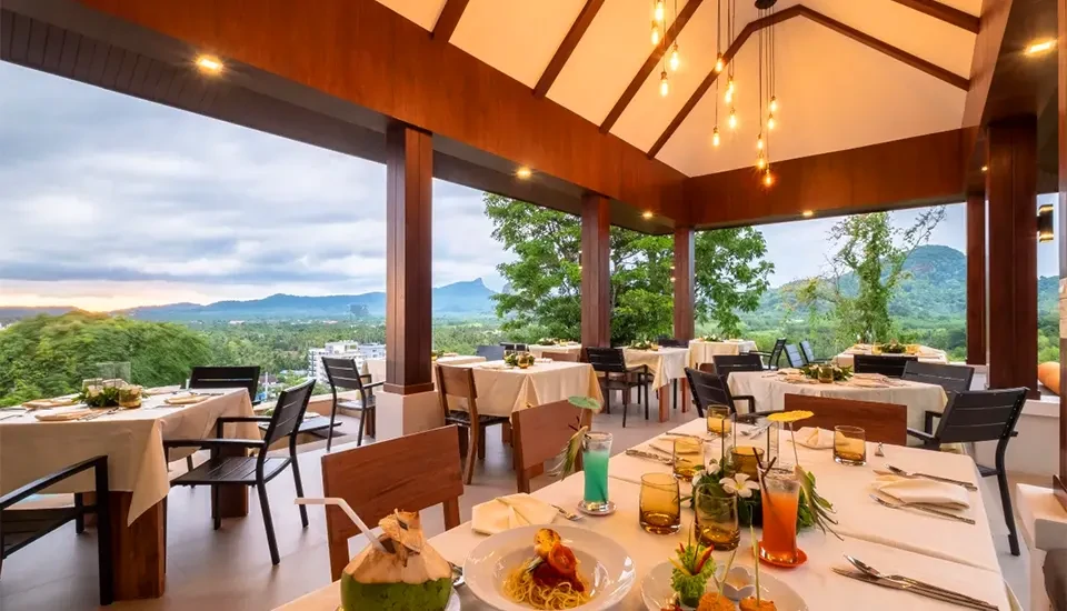 هتل آنداکری پول ویلا